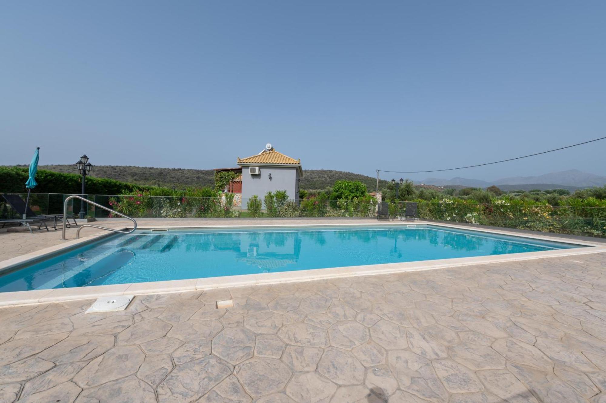 Spedion Villa - Near To Sea Villas With Heated Swimming Pool Гитион Экстерьер фото